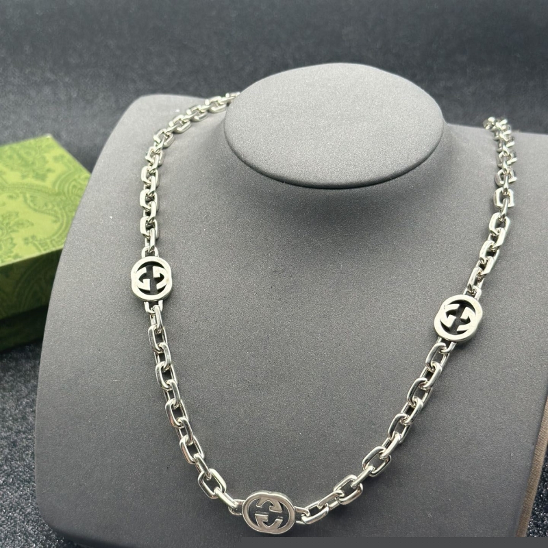 G*u*i necklaces